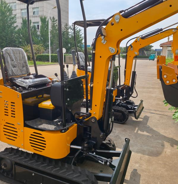 高效啟程！凱迪沃小型挖掘機批量裝車發貨，馳援全國基建工程！